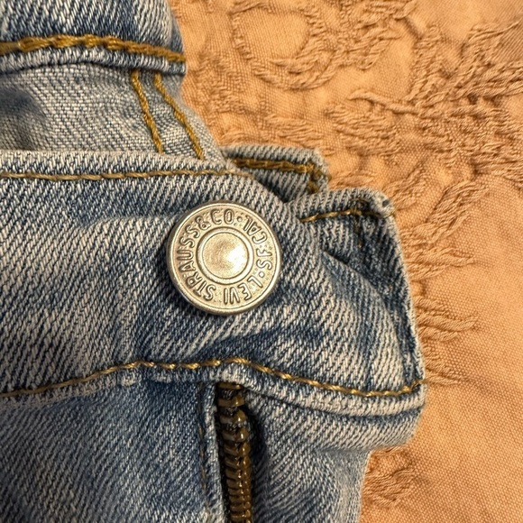 Men’s Levi’s light wash jeans 32/34 - Picture 2 of 3